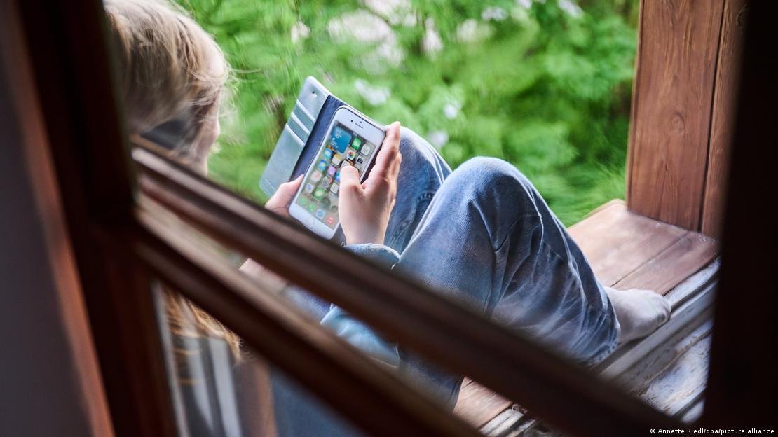 EU prepares to ban social media for children